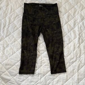 Old Navy Women's Camo Capris